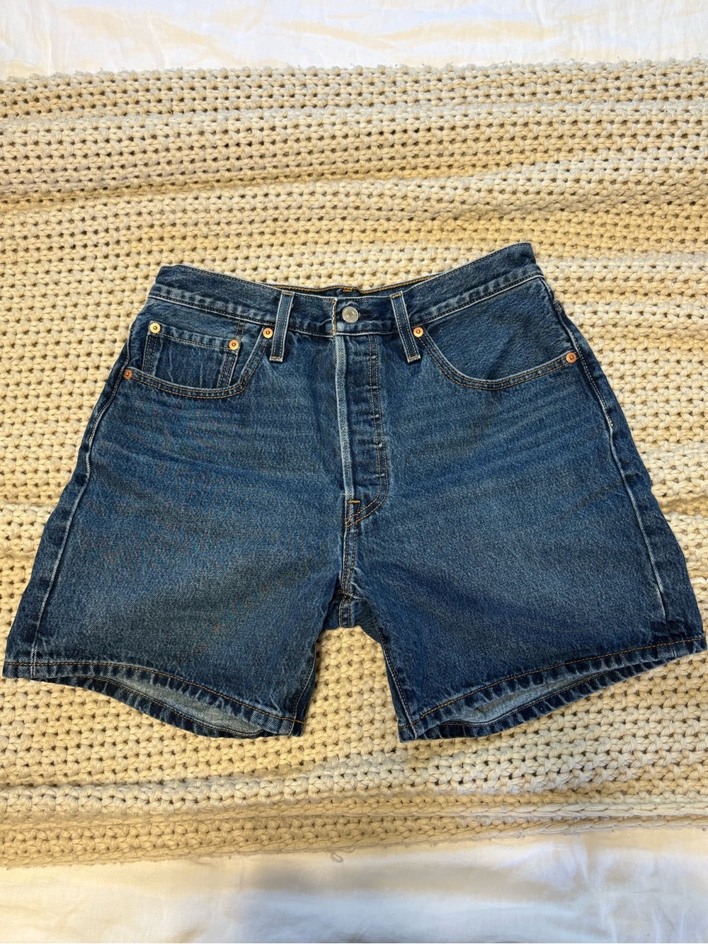 Levi’s 501 Denim Mid-thigh Women's Shorts